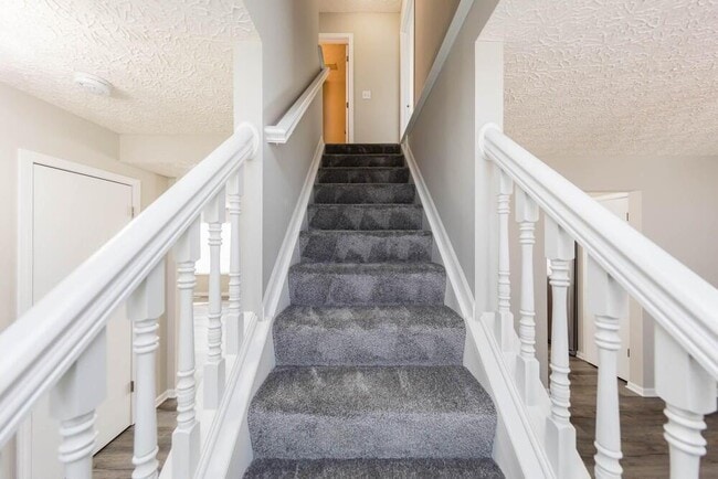 Building Photo - 5609 Blandon