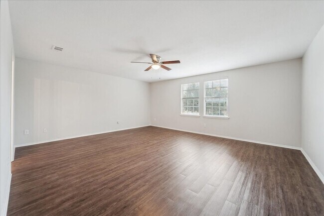 Building Photo - 10664 Midway Dr