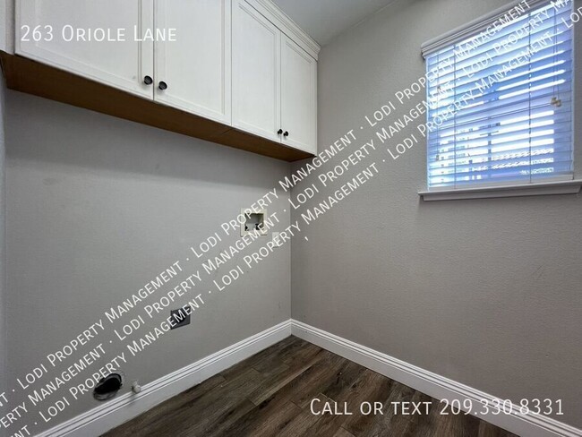 Building Photo - 263 Oriole Ln