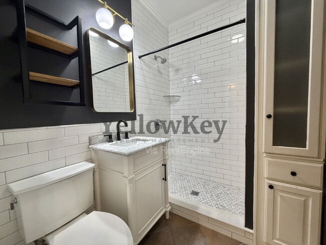 Building Photo - 376 Hill Ave