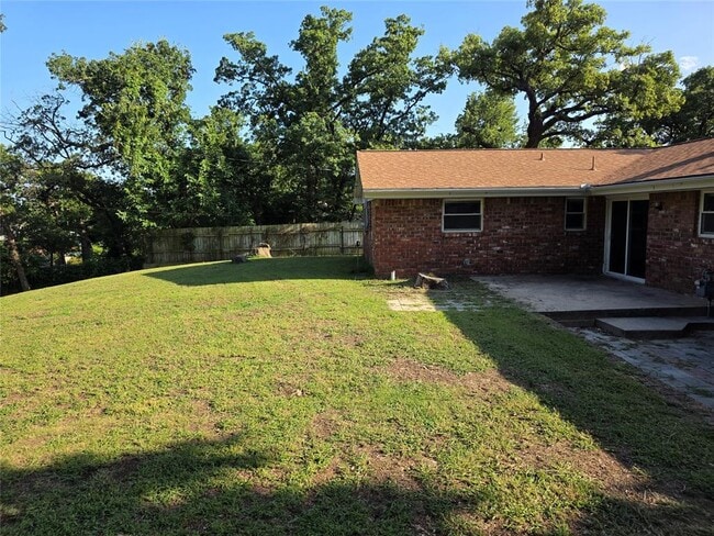 Building Photo - 2708 N Holloway Ave