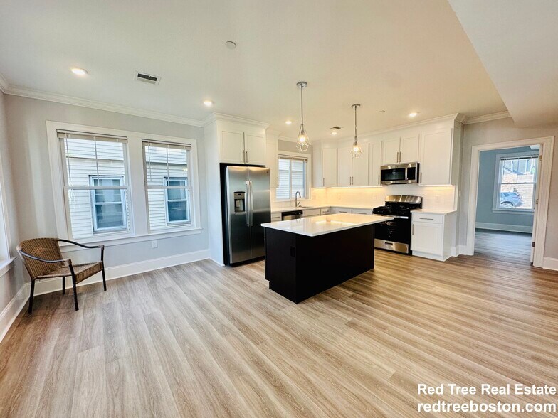 Building Photo - 100 Brooks St