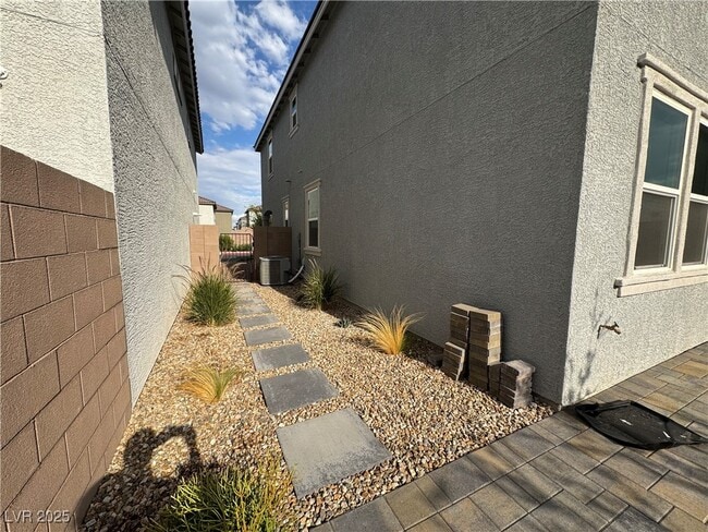 Building Photo - 6675 Ellery St
