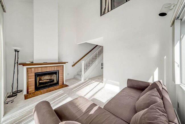 Building Photo - NORTH BERKELEY APARTMENT FOR RENT - $4,500/mo