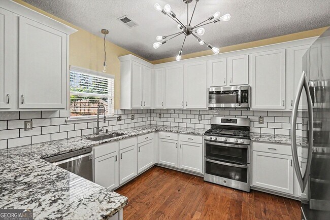 Building Photo - 348 Darbys Run Ct