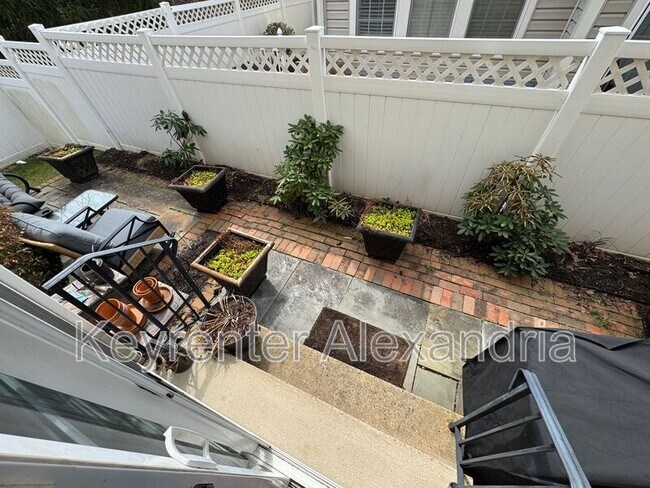 Building Photo - 6987 Forepond Ct