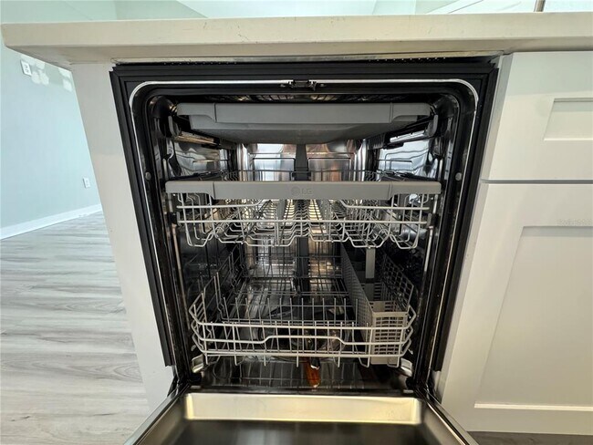 Building Photo - 2569 Grassy Point Dr