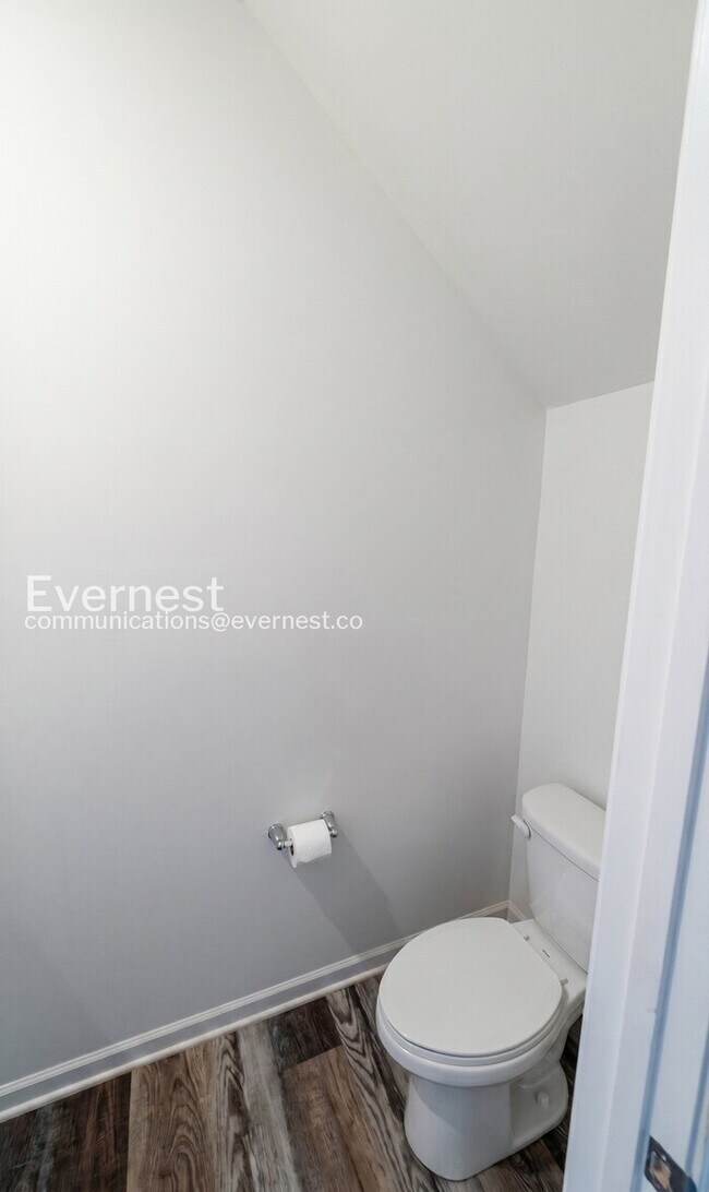 Building Photo - Limited Time Special Offer / 3 Bed/2.5 Bath Home with Garage / Pet-Friendly / Vouchers Accepted /...