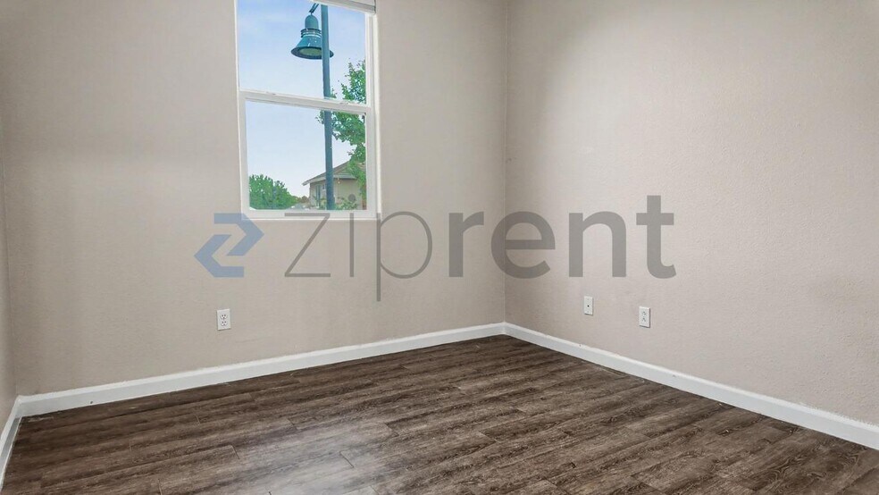 Building Photo - Unit