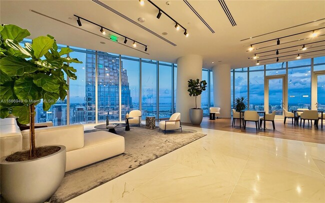 Building Photo - 300 Biscayne Blvd Way