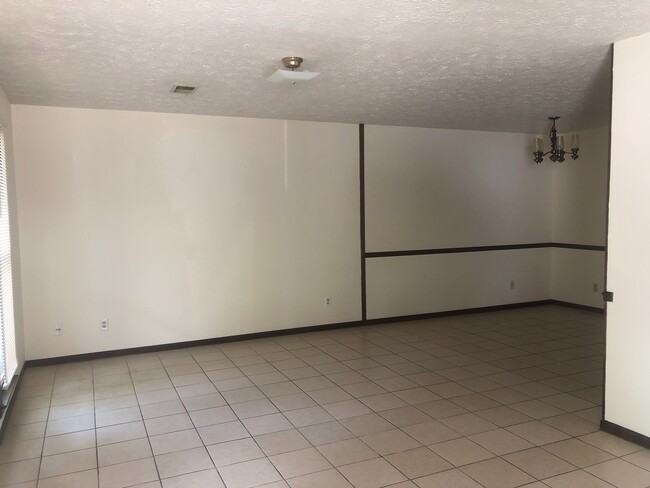 Building Photo - 111 Williamson St