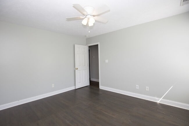 Building Photo - Adorable 3 bedroom 2 bath + Bonus in Raeford