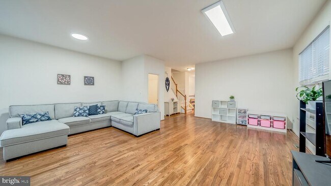 Building Photo - 43520 Laidlow St