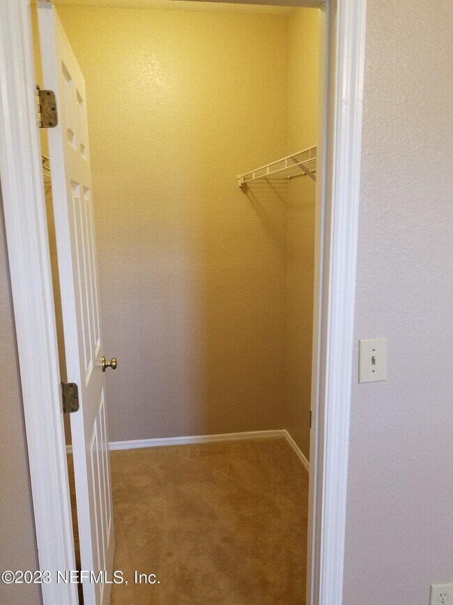 Building Photo - 13810 Sutton Park Dr N