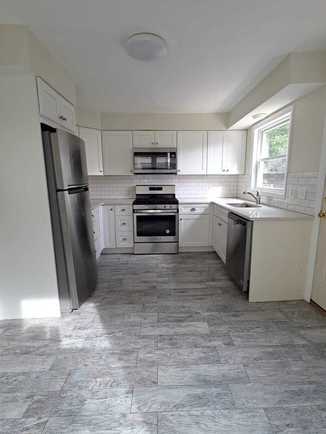 Building Photo - 104 Yacht St