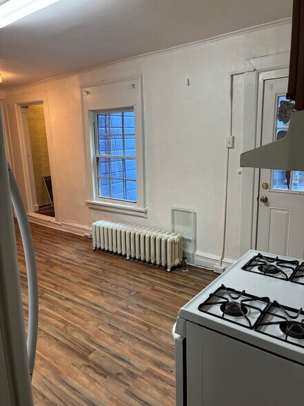 Building Photo - 103 Grand St
