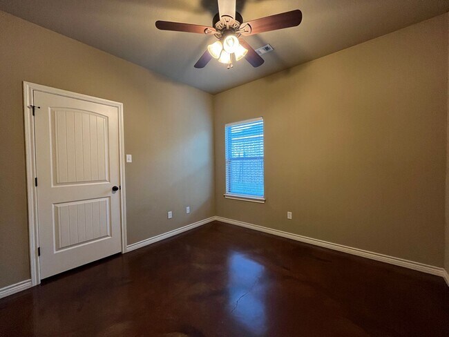 Building Photo - Available Now: 4 Bedroom Single Family Home: Midway ISD:  Move in Special