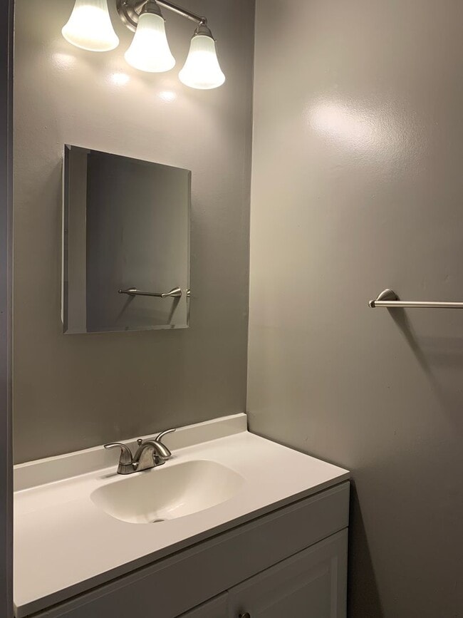 Building Photo - Trendy Renovated Raleigh Townhome In Ralei...