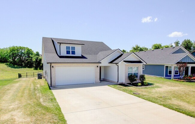Building Photo - Fresh and Clean 3 bed/2 bath minutes from Exit 8.  Show Stopper!