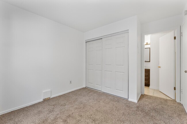 2br bedroom with attached bath - Elder Square Apartments