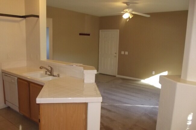 Building Photo - 1050 E Cactus Ave