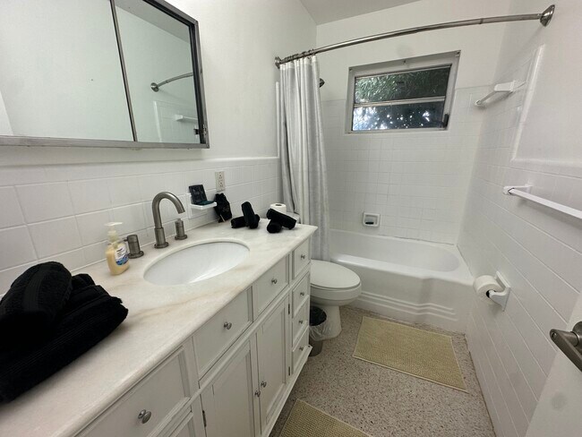 Building Photo - 2901 NW 9th Ter