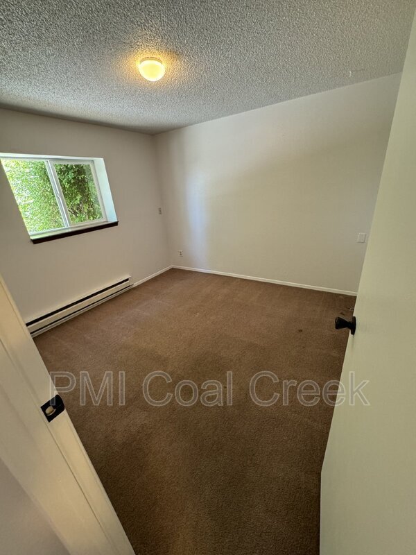 Building Photo - 104 Judson St