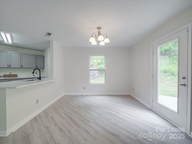Building Photo - 3227 Deshler Morris Ln