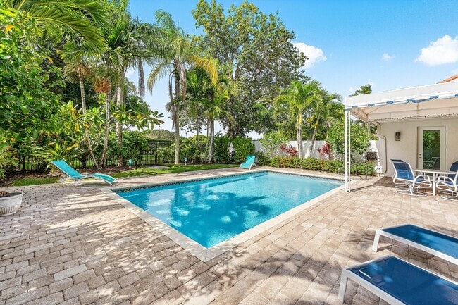 Building Photo - 2601 Sheltingham Dr