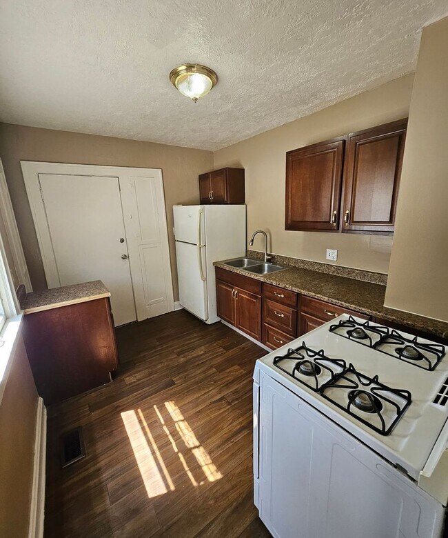 Building Photo - 5446 Harrison St