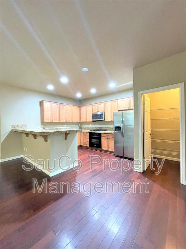 Building Photo - 3762 SE Oakleaf St