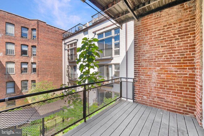 Building Photo - 1417 Chapin St NW