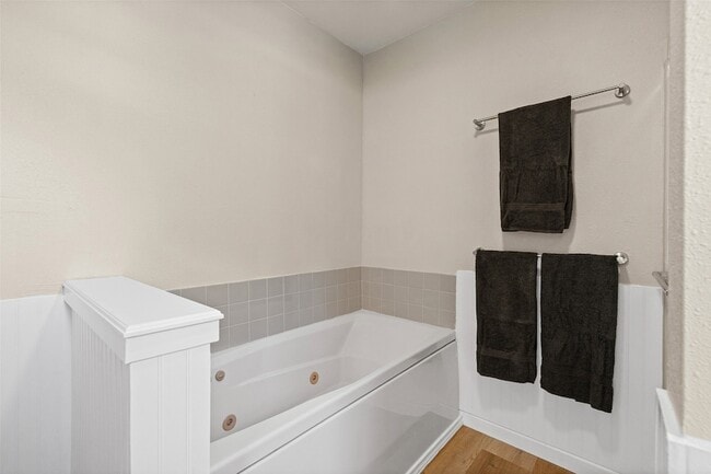 Building Photo - 201 Gail Dr