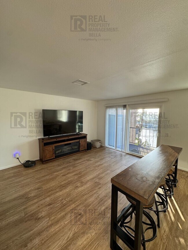 Building Photo - 24311 Canyon Lake Dr N