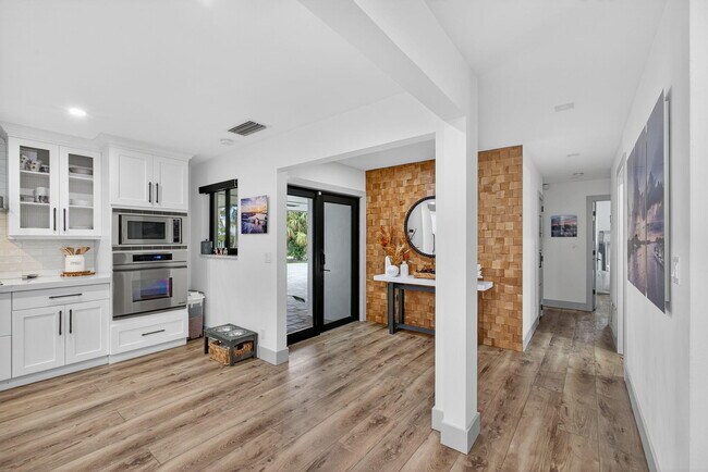 Building Photo - 12 Leeward Cir