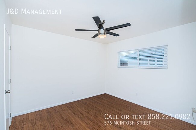 Building Photo - Renovated Duplex w/ Parking and Fenced Yard