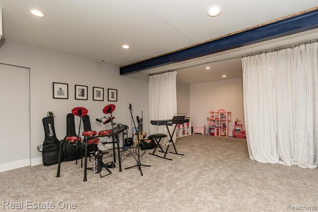 Building Photo - 124 Oakland Crest Dr