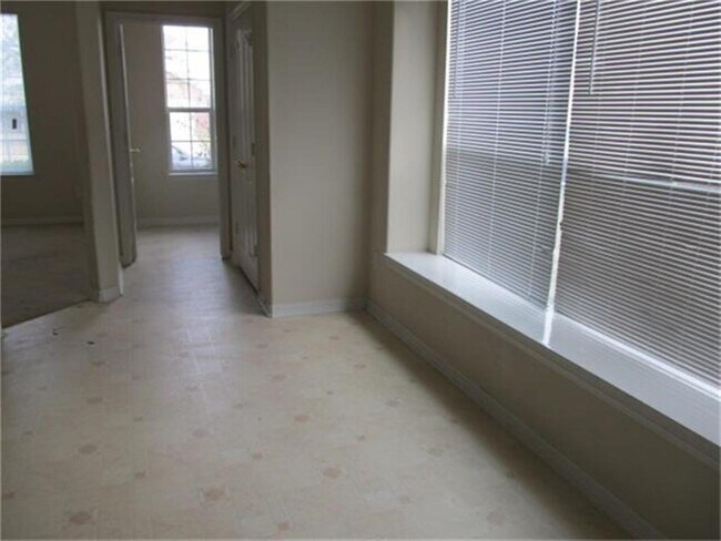 Building Photo - 5111 Manorfield Dr