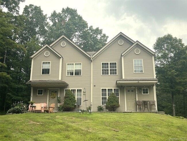 Primary Photo - 215 Rabbit Run Rd