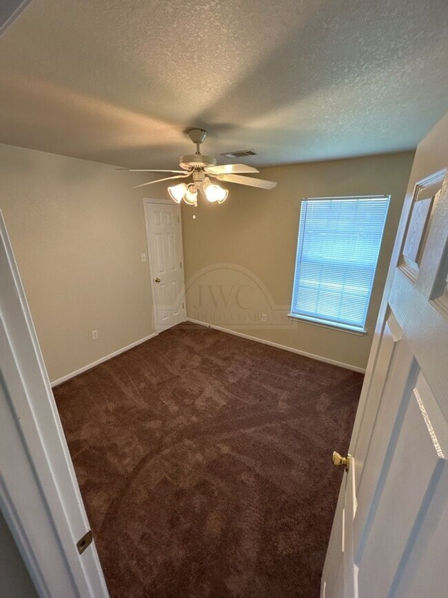 Building Photo - 3101 Yaupon Rd