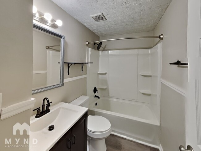 Building Photo - 384 Parkdale Dr