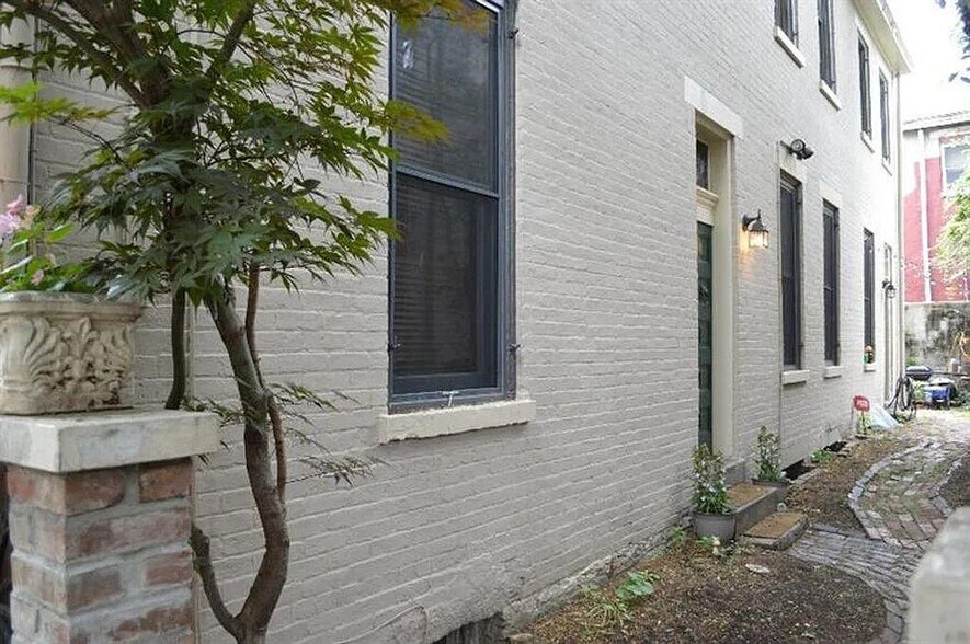 Building Photo - 213 Covington Ave