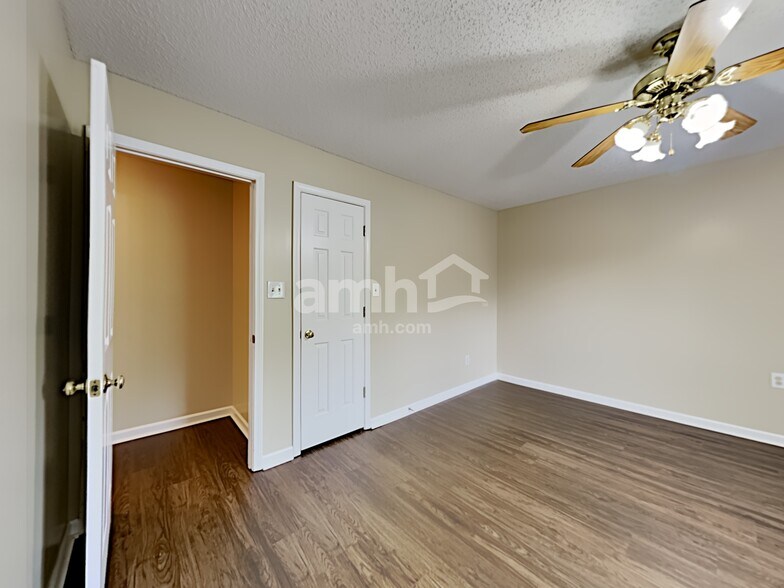 Building Photo - 6857 Briarfield Ln