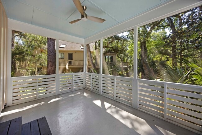 Building Photo - 137 Sparrow Dr