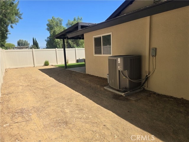 Building Photo - 1531 Elm Dr