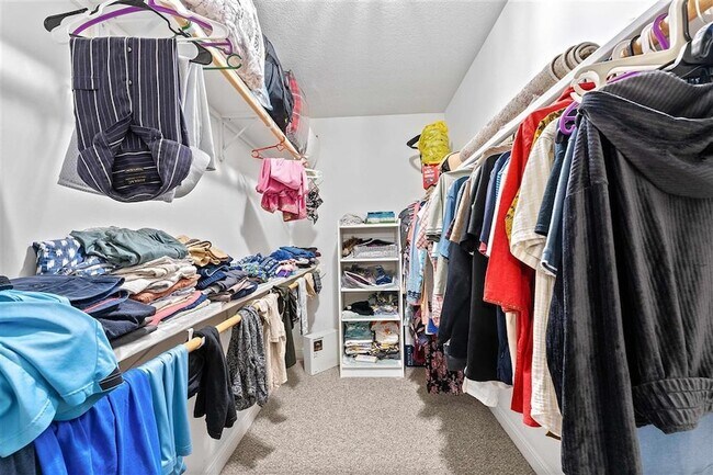 Building Photo - 4140 Primrose Dr