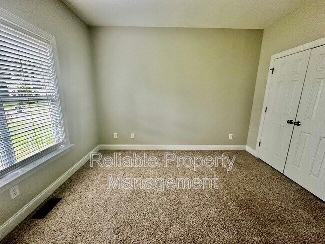 Building Photo - 190 Finley Ct