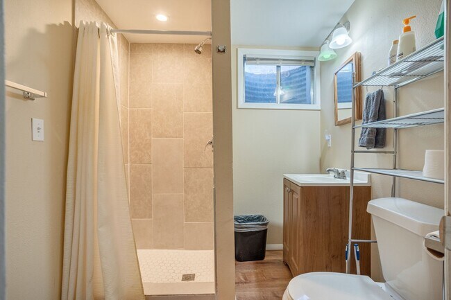 Building Photo - Room in a large shared home, great neighborhood, friendly roommates!