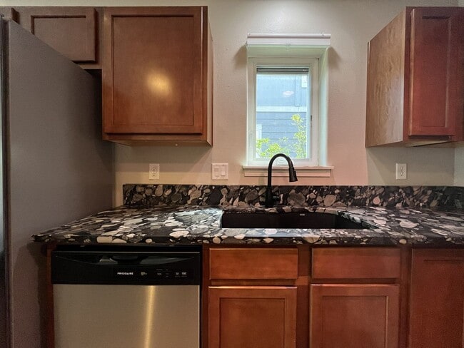 Building Photo - Incredible SE Hazelwood 2 Bedroom + 1 Bathroom Condo w/ included Garage and Washer & Dryer!!