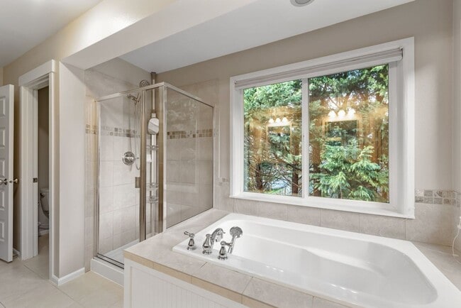 Building Photo - Welcome to this stunning 4-bedroom, 2.5-bath home in desirable Mill Creek, WA.